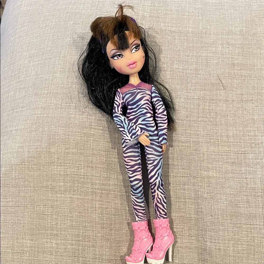 BRATZ Doll Lot 3 Dolls + Accessories - Picture 3 of 5